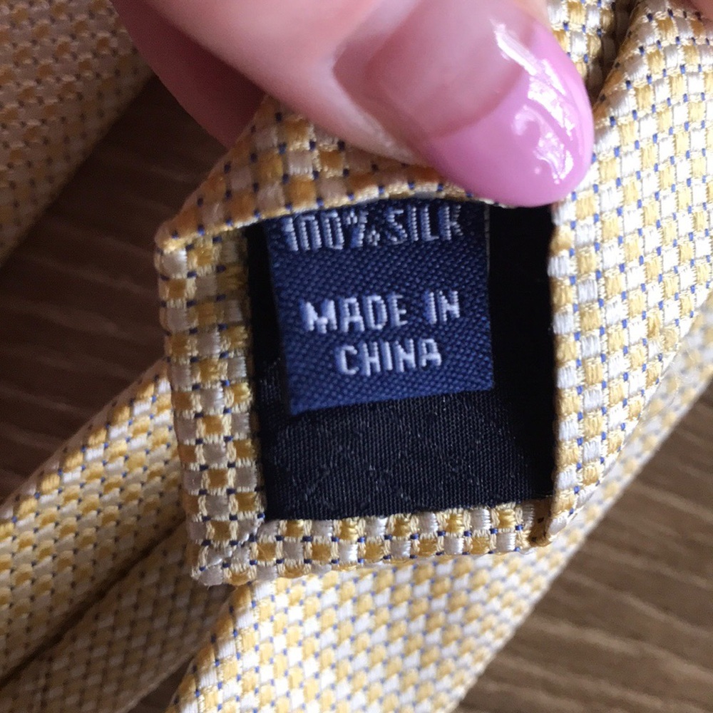 ๐ DONATED Jones New York Yellow Tie ๐ - Picture 4 of 4